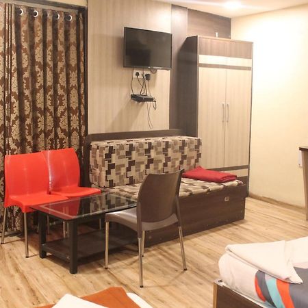 Mukesh Residency Hotel Пюн Екстериор снимка
