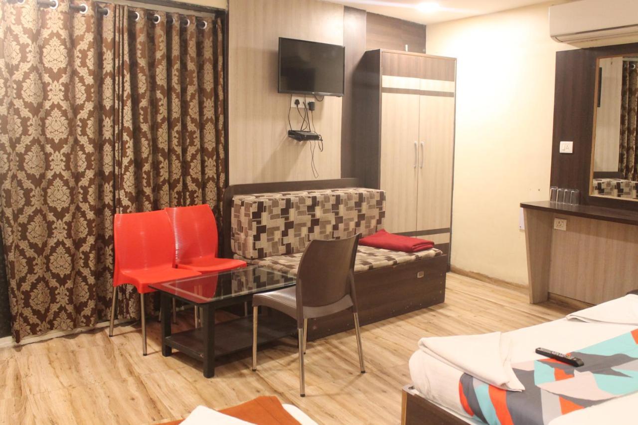 Mukesh Residency Hotel Пюн Екстериор снимка