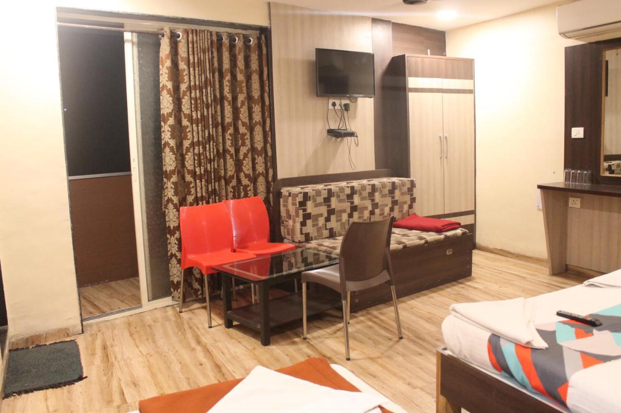 Mukesh Residency Hotel Пюн Екстериор снимка