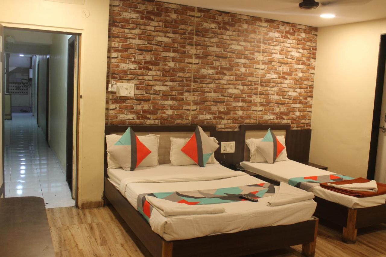 Mukesh Residency Hotel Пюн Екстериор снимка