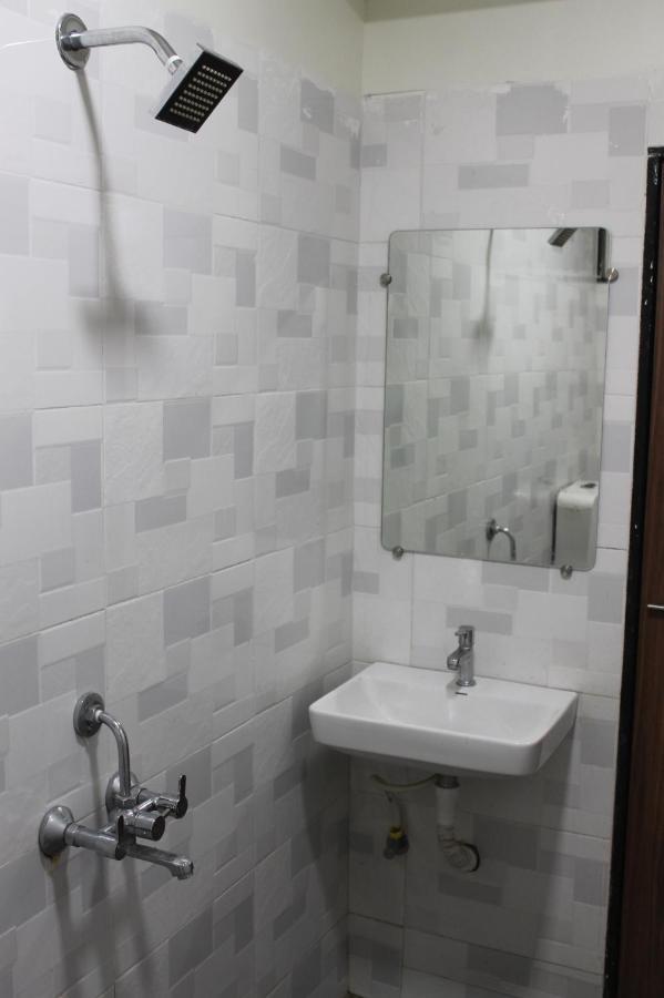Mukesh Residency Hotel Пюн Екстериор снимка