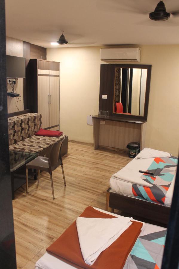 Mukesh Residency Hotel Пюн Екстериор снимка