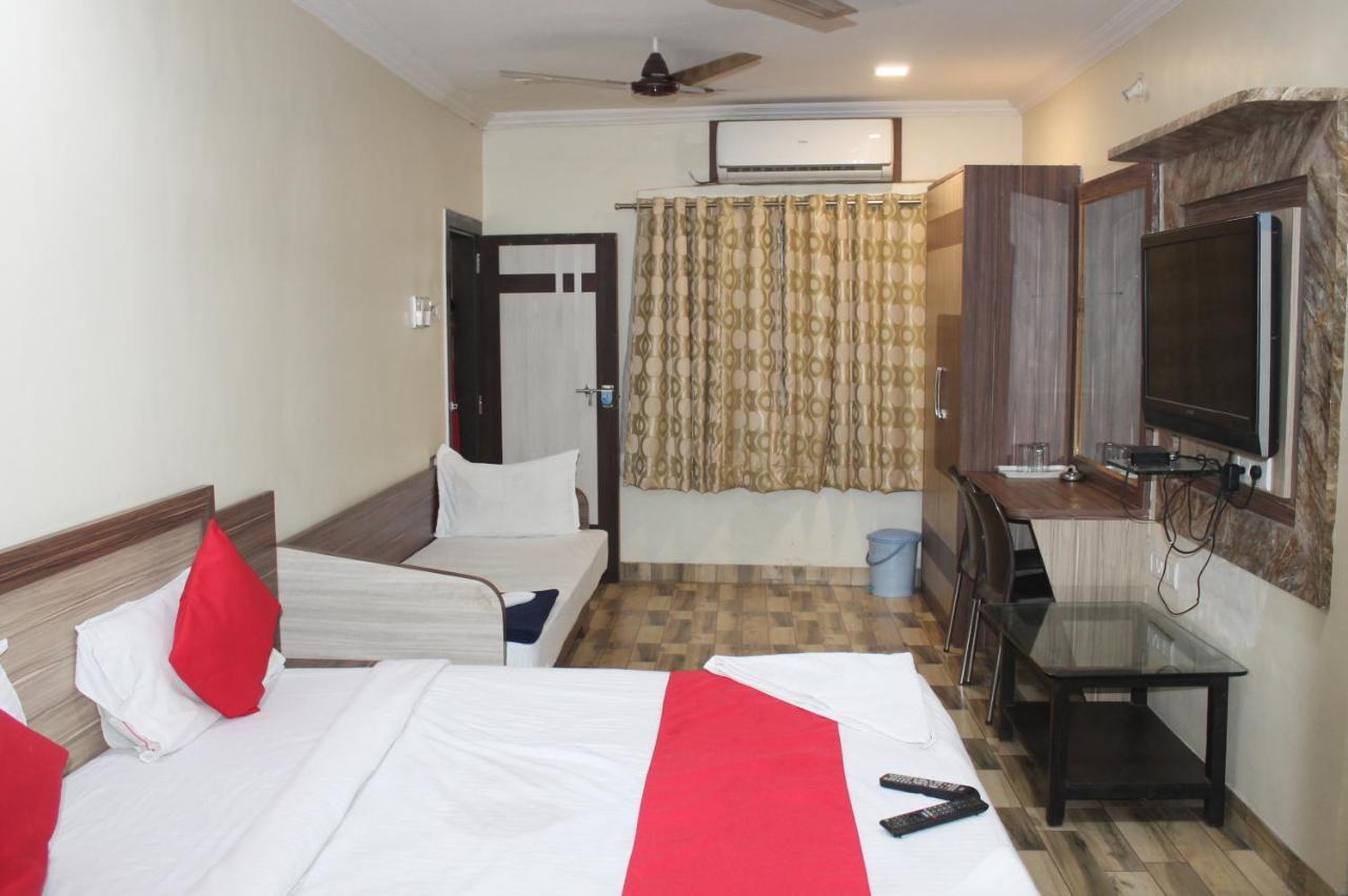 Mukesh Residency Hotel Пюн Екстериор снимка